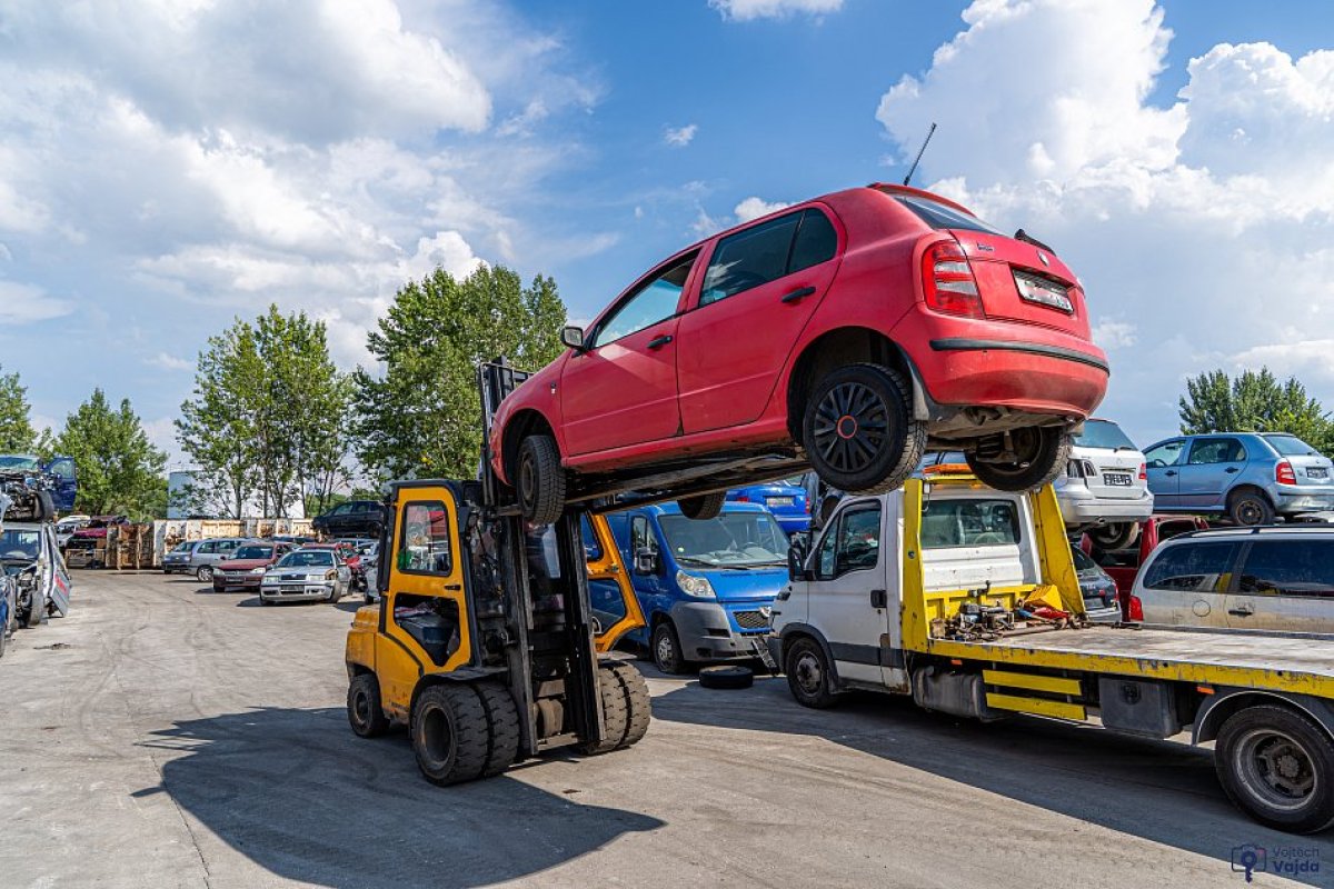 Zasíláme díly všech velikostí od malých po celé motory
